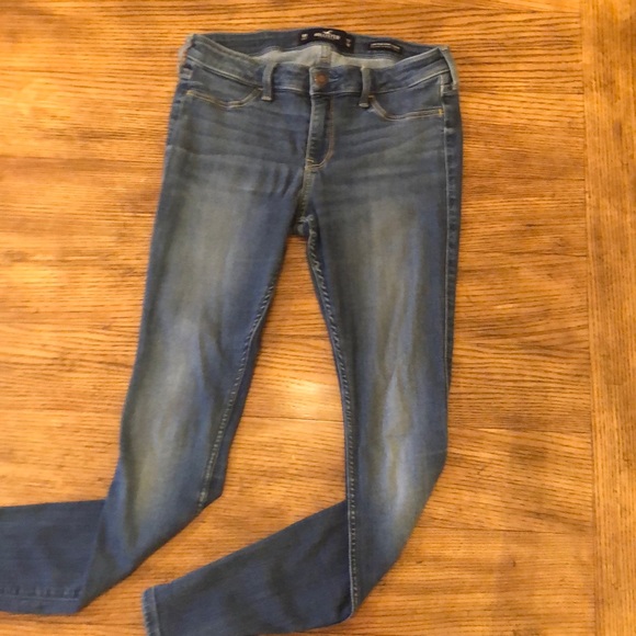 Low-rise skinny jeans from Hollister! - Picture 2 of 5